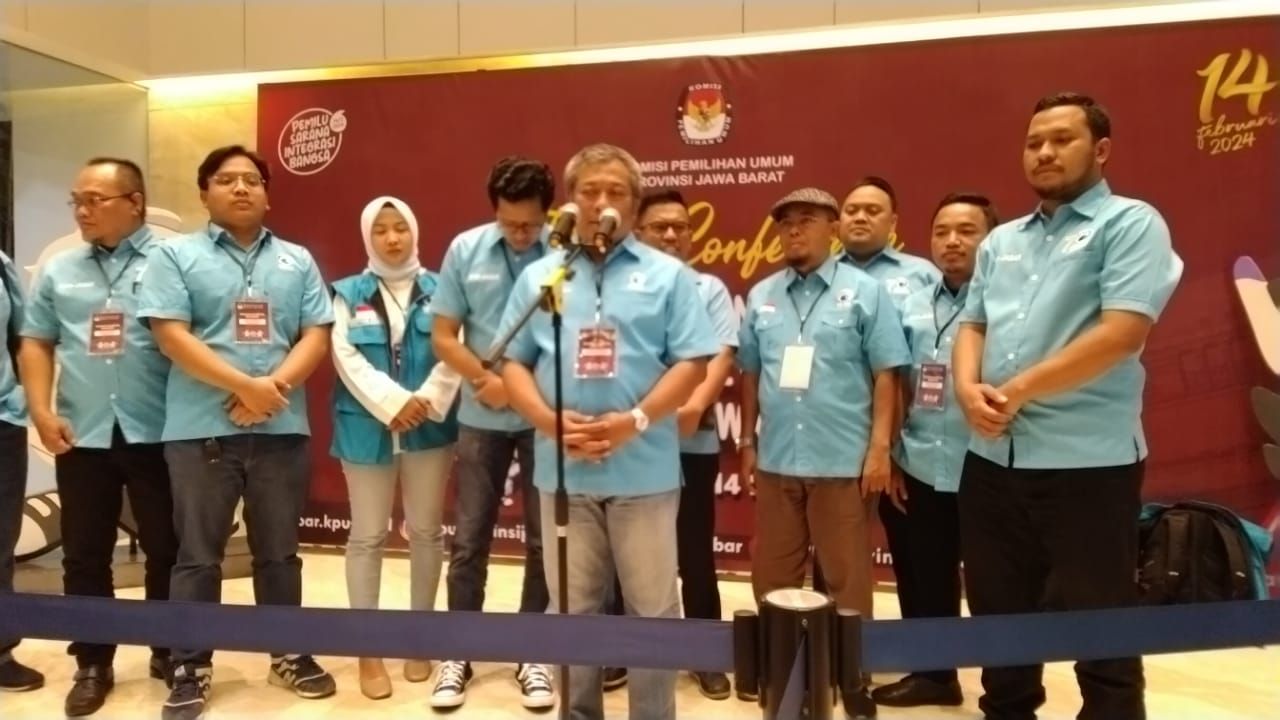 Partai Gelora konferensi pers di KPU Jawa Barat.
