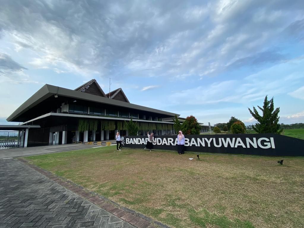 Bandar Udara Internasional Banyuwangi yang terletak di Kecamatan Blimbingsari