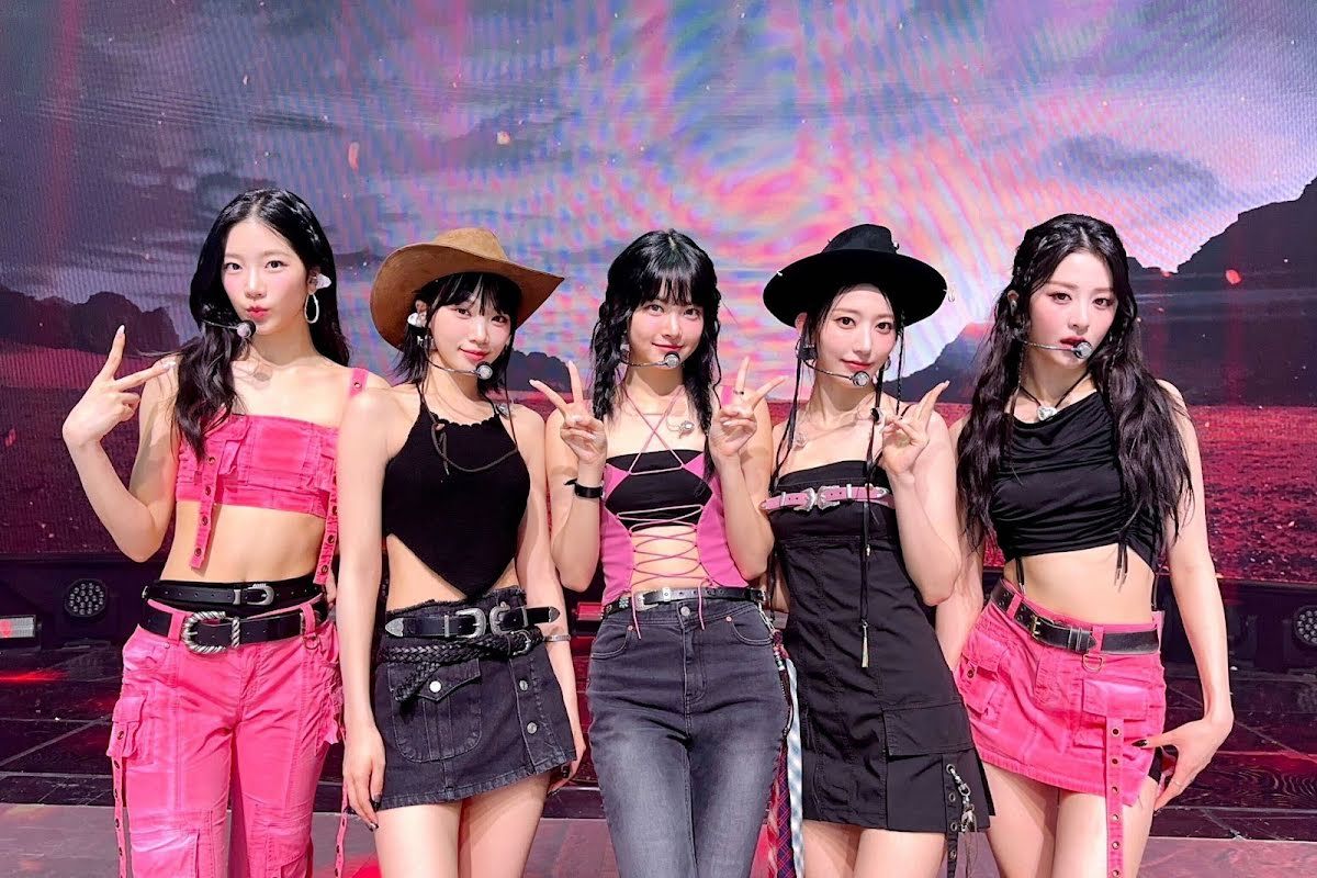 (Dari kiri:) Kazuha, Chaewon, Eunchae, Sakura, dan Yunjin LE SSERAFIM | @le_sserafim/Twitter