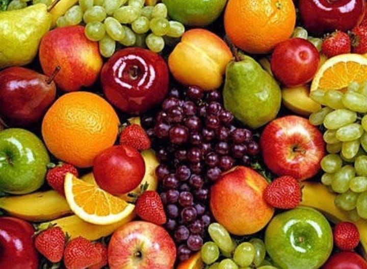 Guru Besar Ilmu Gizi IPB University, Prof Hardinsyah, berbagi tips pola makan sehat saat musim pancaroba, disarankan lebih banyak mengonsumsi buah - buahan./Instagram @buahbuahan//
