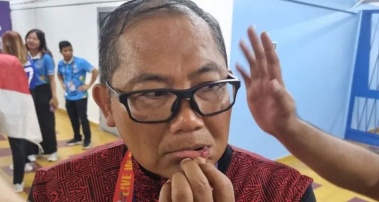 Manajer Timnas Indonesia, Sumardji sempat mendapatkan serangan dari official Thailand saat laga final SEA Games 2023 berlangsung antara Indonesia vs Thailand, Selasa, 16 Mei 2023