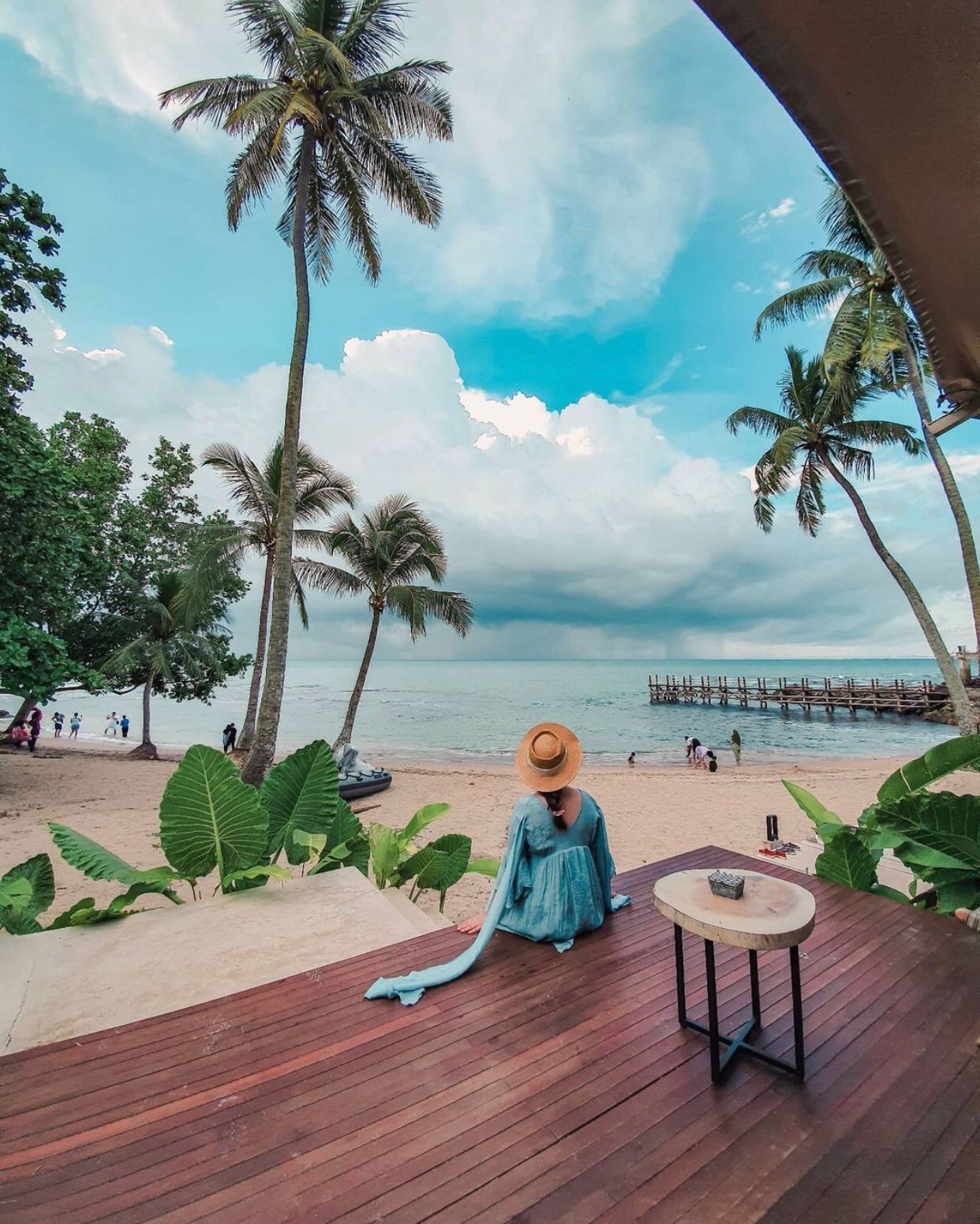 Kadena Glamping Dive Resort merupakan glamping di Banten yang memiliki private beach. 