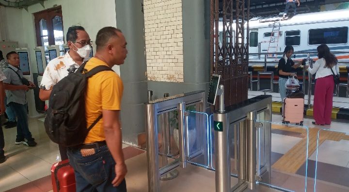 Perjalanan Naik KA Kini Makin Mudah, Boarding Cukup Pindai Wajah Seperti di Stasiun Cirebon Ini/andik sc prmn