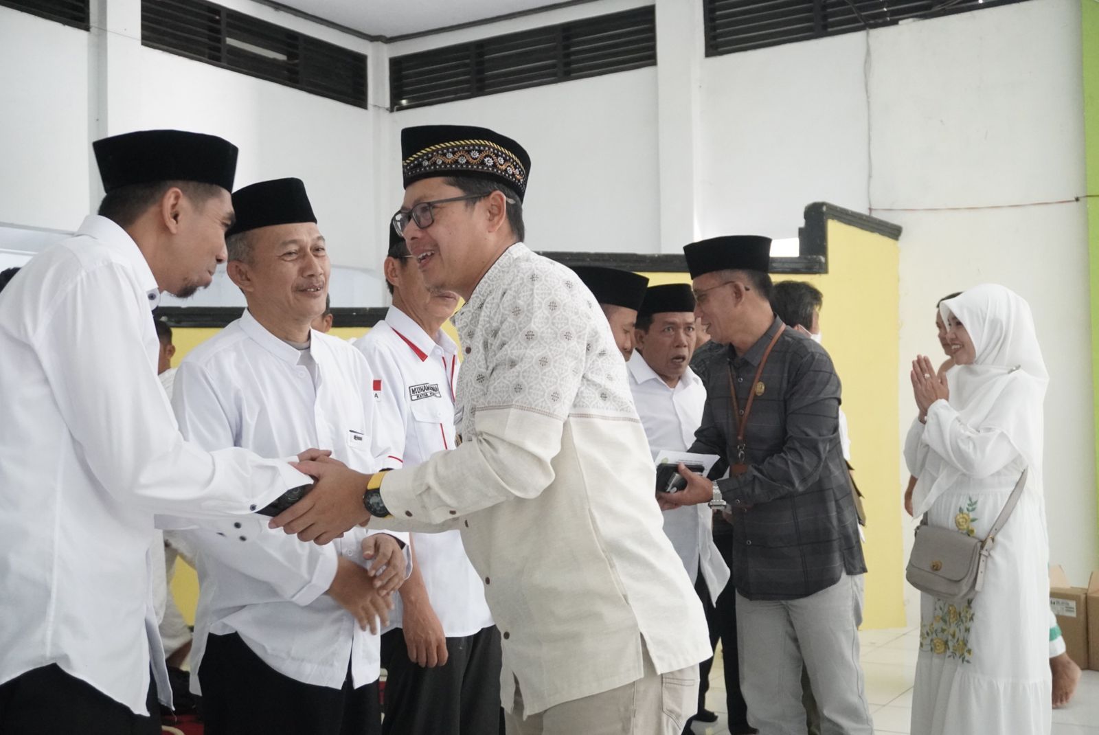 Wabub Subang Kang Akur, mengucapkan selamat jalan kepada petugas PPIH Kabupaten Subang yang hendak berangkat ke Tanah Suci Makah /Ist