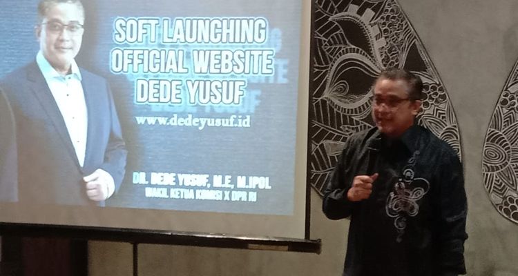 Wakil Ketua Komisi X DPR RI Dede Yusuf Macan Effendi saat meluncurkan website official miliknya di Bandung, Sabtu 20 Mei 2023