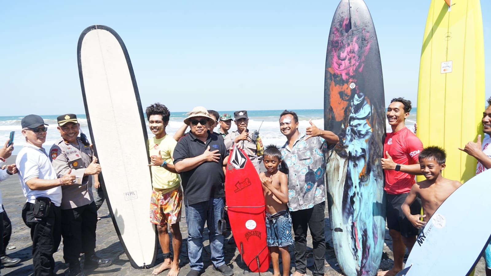 Bupati Jembrana I Nengah Tamba membuka acara Seleksi Liga Surfing Indonesia dan latihan bersama