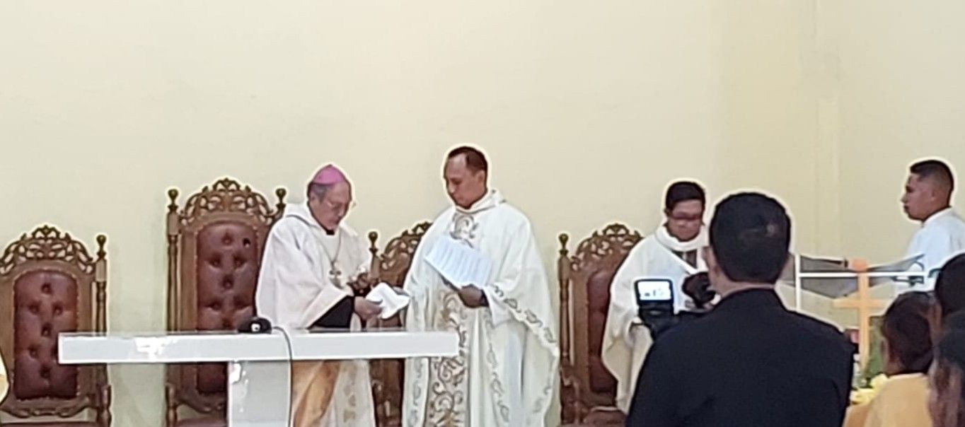 Misa Pemberkatan Kapela Lawahing yang dipimpin Uskup Turang
