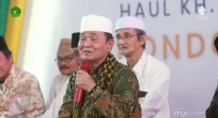 Buya Syakur Yasin menyampaikan mauidzoh hasanah dalam acara Haul Ke-35 KH Bunyamin dan 7 Hari Nyai Hj Mas’udah Mahmudy pada Sabtu, 20 Mei 2023.