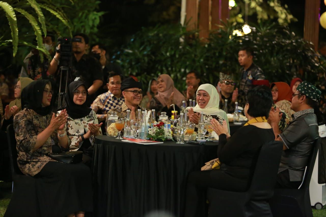 Bupati Ipuk, Menpan RB Abdullah Azwar Anas, dan Gubernur Jatim Khofifah menghadiri peringatan Hari Kearsipan Nasional di Banyuwangi. 
