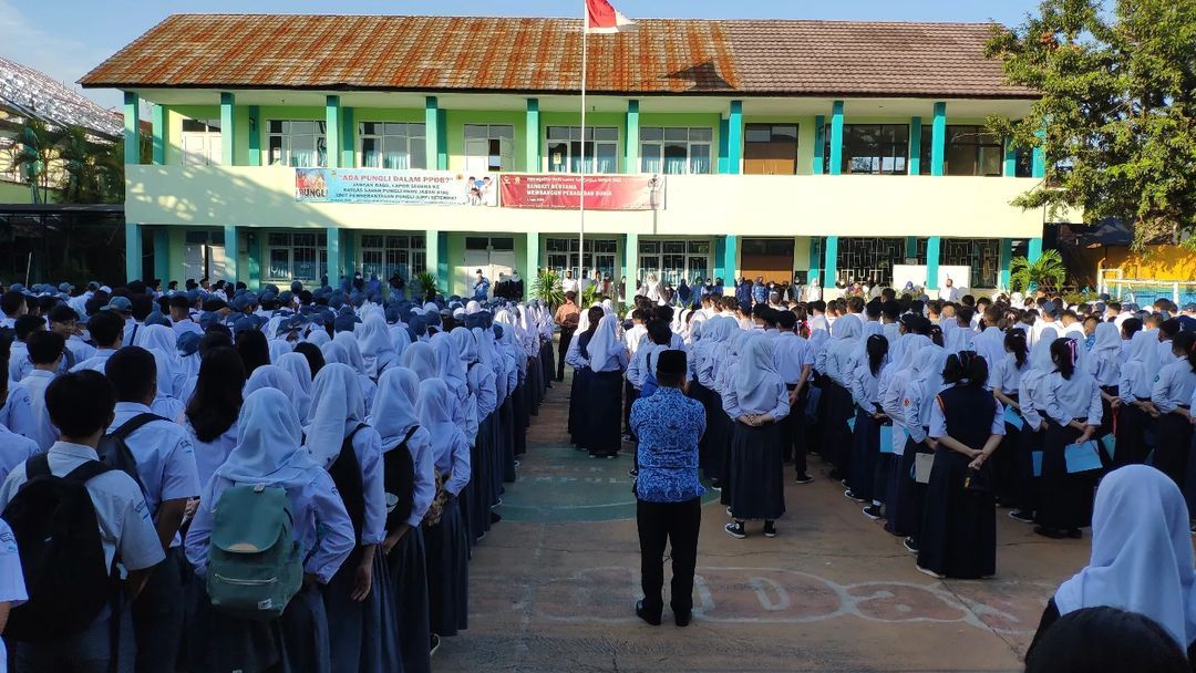 Gedung sekolah SMAN 21 Bandung. Kepsek beri penjelasan soal siswa batal berangkat study tour.