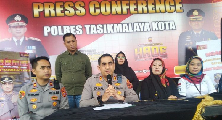 Kapolres Tasikmalaya Kota AKBP SY Zainal Abidin saat konferensi pers kasus dugaan kekerasan  terhadap salah seorang siswi Kota Tasikmalaya, di halaman Mako Polres Tasikmalaya Kota, Rabu 24 Mei 2023.*/kabar-priangan.com/istimewa