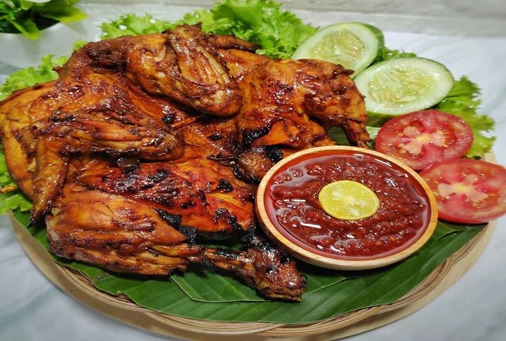 Ilustrasi tempat wisata kuliner atau warung Ayam Bekakak di Banten.