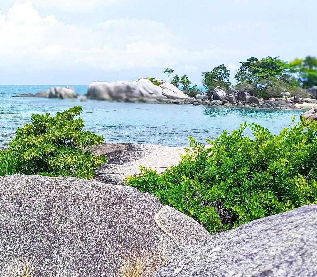 Pantai Penyabong. 8 Tempat Wisata Terbaik Belitung Untuk Honeymoon Bersama Pasangan Halal, Suasana Indah dan Romantis