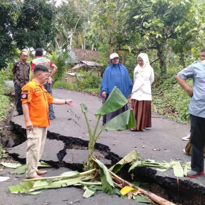 Hari kedua penanganan banjir di Bulukumba, Andi Utta kerahkan eskavator 