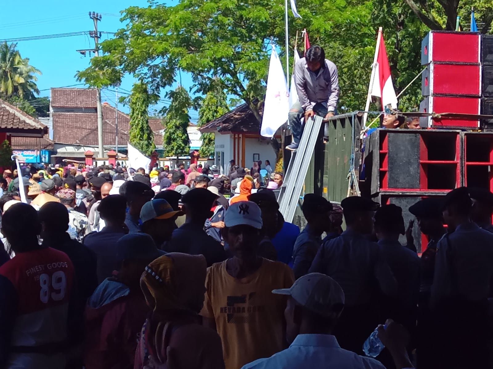 Ribuan petani mendatangi Gedung DPRD Kabupaten Pangandaran, Kamis 25   Mei 2023.  */kabar- priangan.com/Kiki Masduki