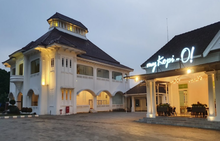 Gedung Juang 45, salah satu rekomendasi tempat sejarah di Bekasi.