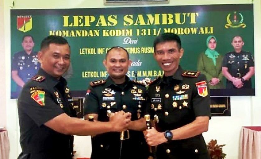 Berfoto bersama usai serahterima Jabatan Komandan Kodim. Foto: Istimewa