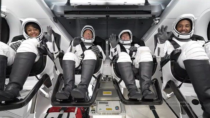 Empat astronot penting dalam SpaceX.*  