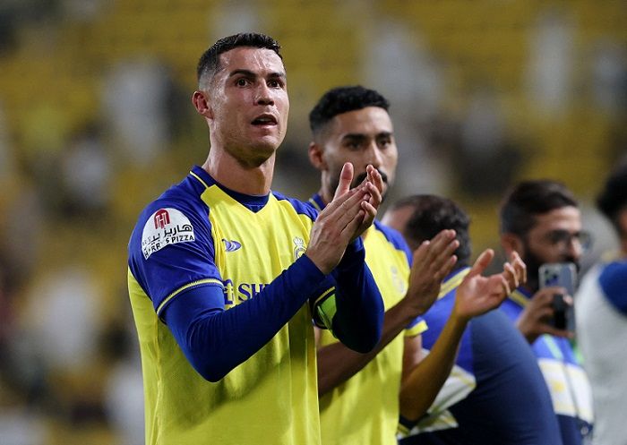 Cristiano Ronaldo dari Al Nassr bertepuk tangan kepada para penggemar setelah pertandingan. Sepak Bola - Liga Pro Saudi - Al Nassr v Al Shabab - Stadion KSU, Riyadh, Arab Saudi - 23 Mei 2023.