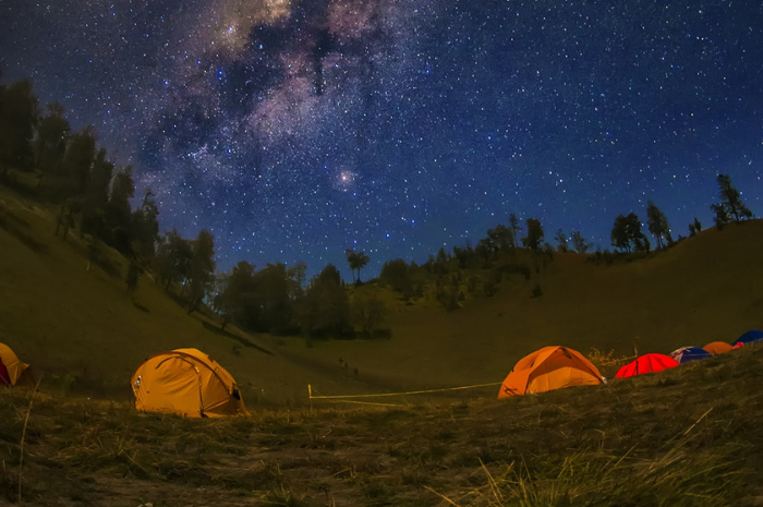 Camping di Ranu Kumbolo, Rasakan Sensasi Malam Bertabur Bintang