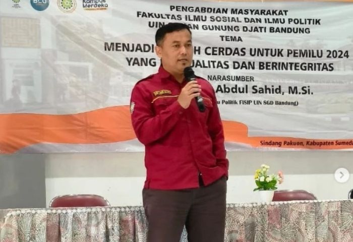 Ketua Tim Seleksi Zona 1 Bawaslu Provinsi Jabar, Asep Sahid Gatara, sosialisasikan pendaftaran calon anggota Bawaslu Kabupaten/Kota untuk seleksi di Zona 1 Jawa Barat.*