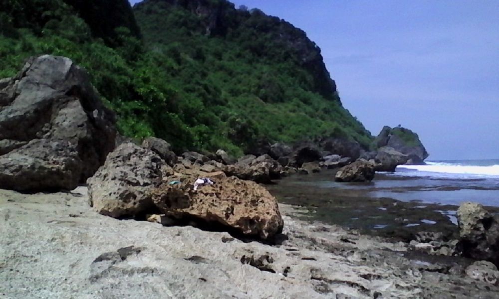 Pantai Kalimirah, wisata pantai di Wonogiri.