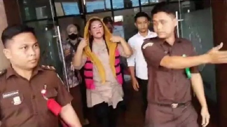 Diduga Korupsi Dana Desa, Kades Katulisan Serang Pakai Uang Ratusan Juta untuk Beli Skincare dan Pakaian