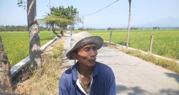 Salah seorang warga Maman (50) mengatakan peningkatan jalan Keboncau-Kudangwangi di Sumedang sangat terbantu dan saat ini jalan sangat baik.