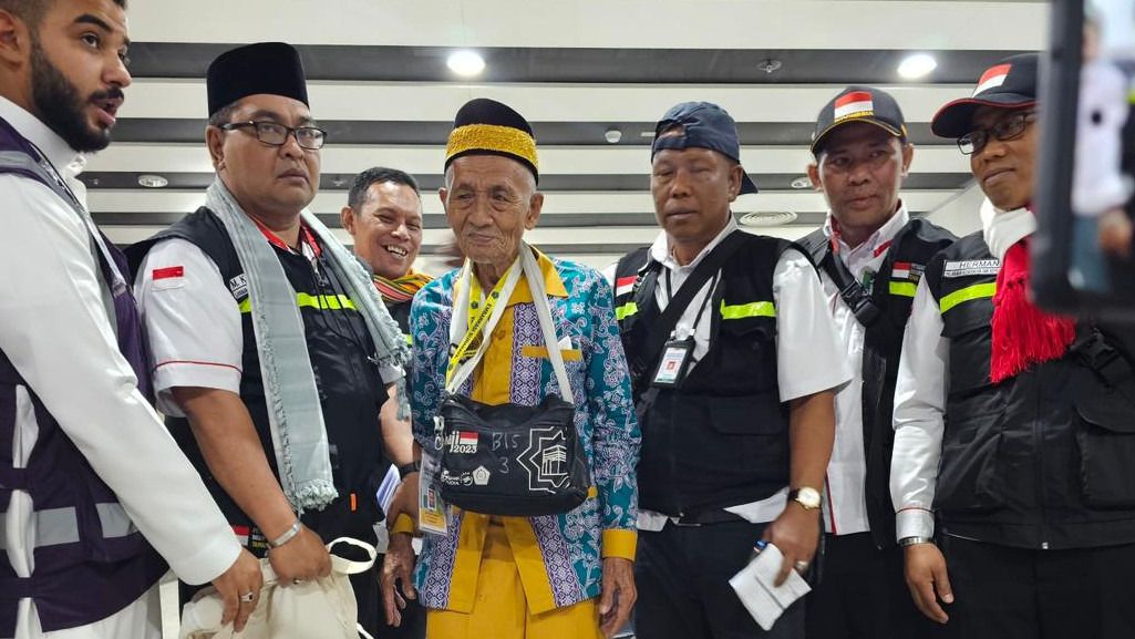 Mbah Harun (119), Jemaah Haji Tertua tiba di Madinah