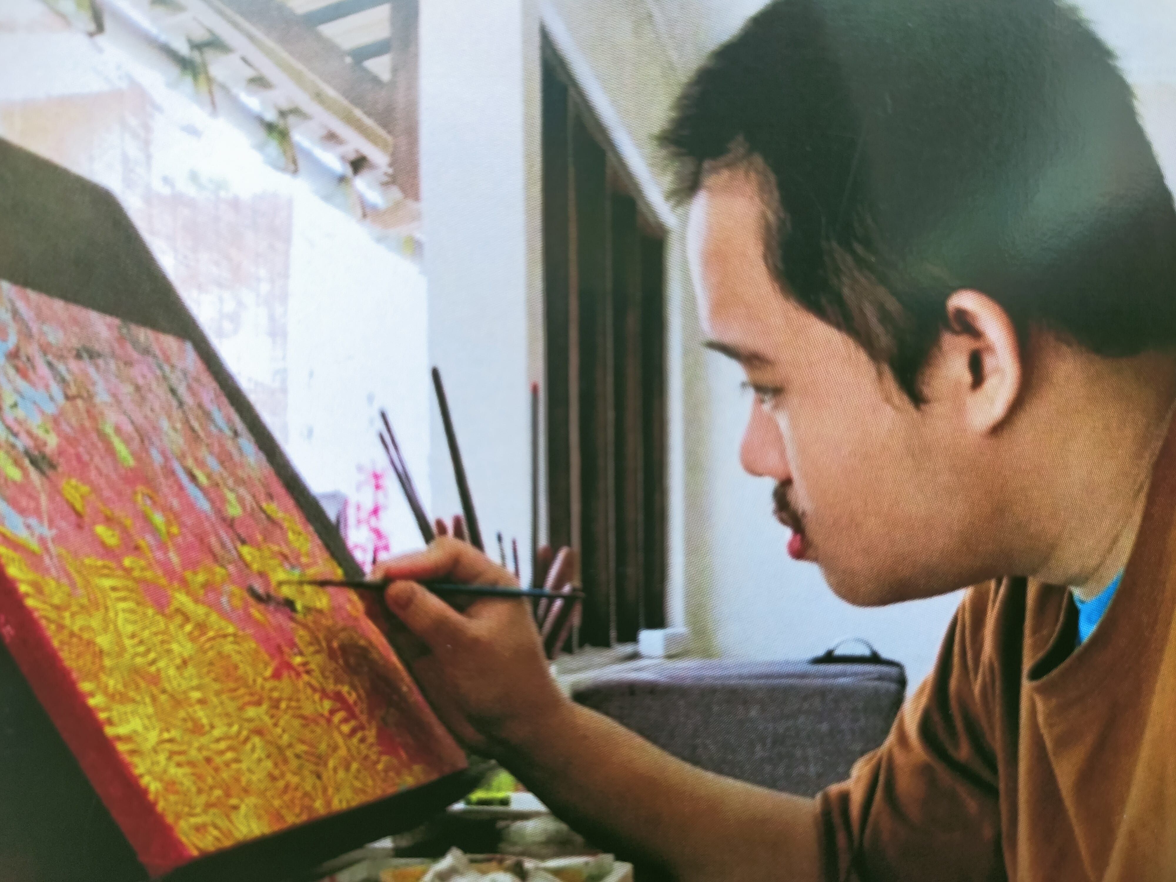 Seniman muda Sukabumi, Igo membuat karya doodle art.