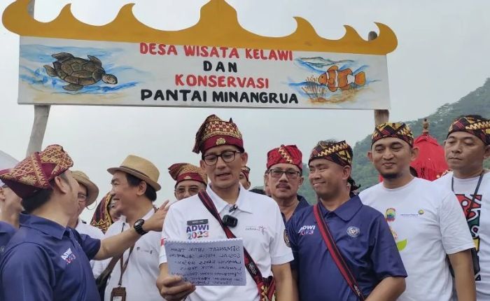Menparekraf Sandiaga Salahuddin Uno meresmikan Desa Wisata Kelawi sebagai Desa Wisata ADWI ke-29, di Lampung Selatan, Sabtu (27/5/2023). ANTARA/Ruth Intan Sozometa Kanafi