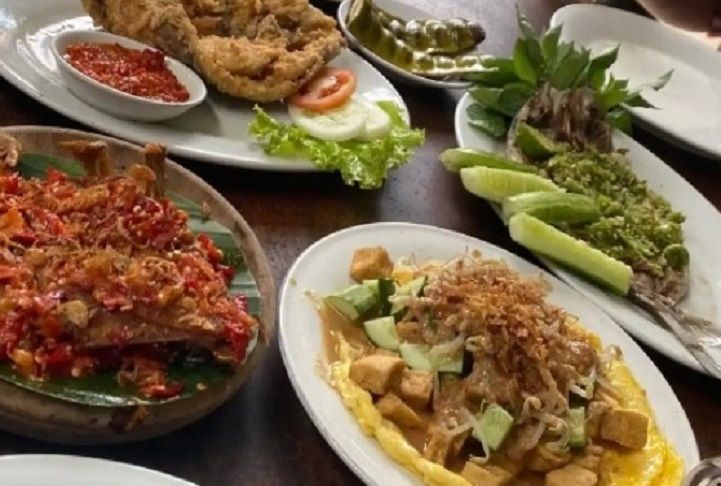 Ilustrasi makanan khas Sunda terkait tempat wisata kuliner khas Sunda