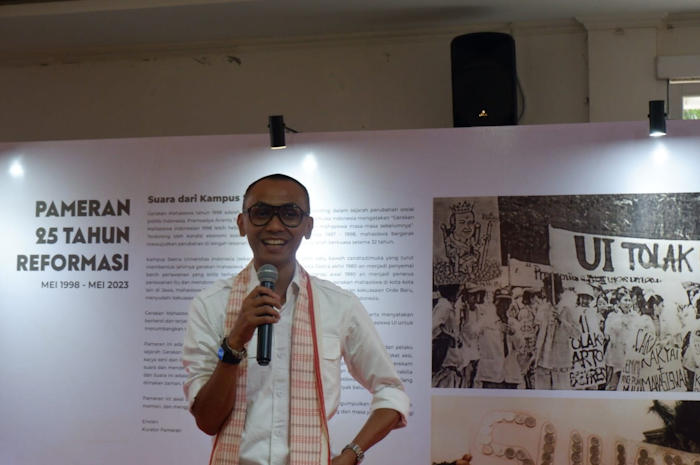  ILUNI FIB melalui kelompok kerja (pokja) menggelar pameran 25 Tahun Reformasi dengan tema Suara Kampus Sasatra yang menampilkan beragam memorabilia gerakan mahasiswa Fakultas Sastra Universitas Indonesia seperti foto, karikatur, puisi dan seni grafis.