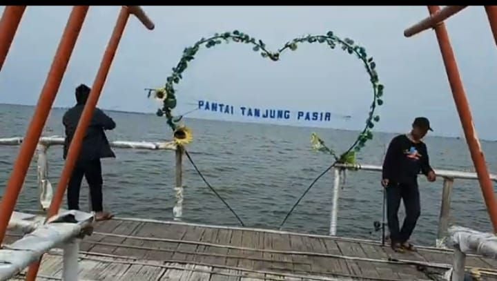 Pesona pantai Tanjung Pasir, Kabupaten Tangerang Banten, wisata murah yang eksotis.