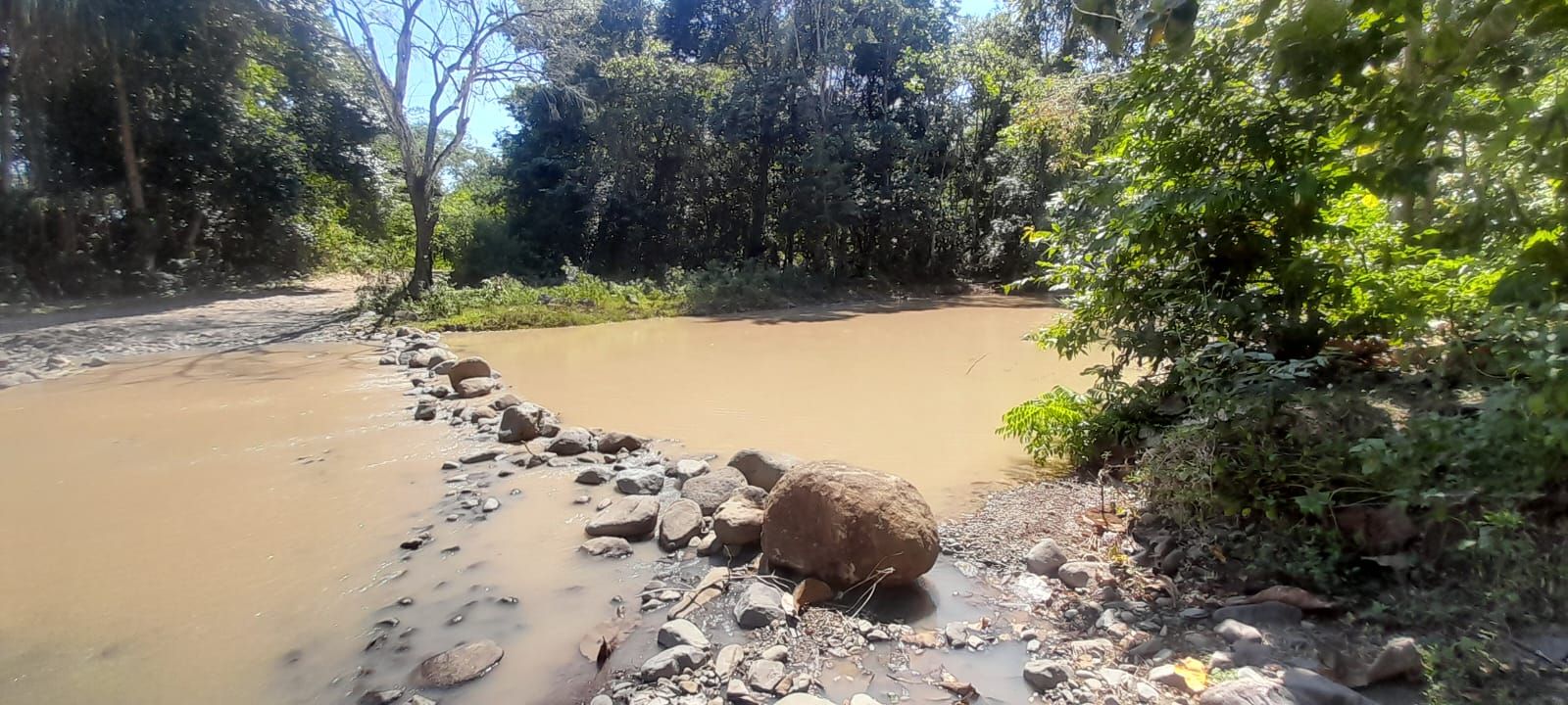 Air Sungai Wae Mese tercemar diduga tercemar karena aktivitas Galian C PT SMI