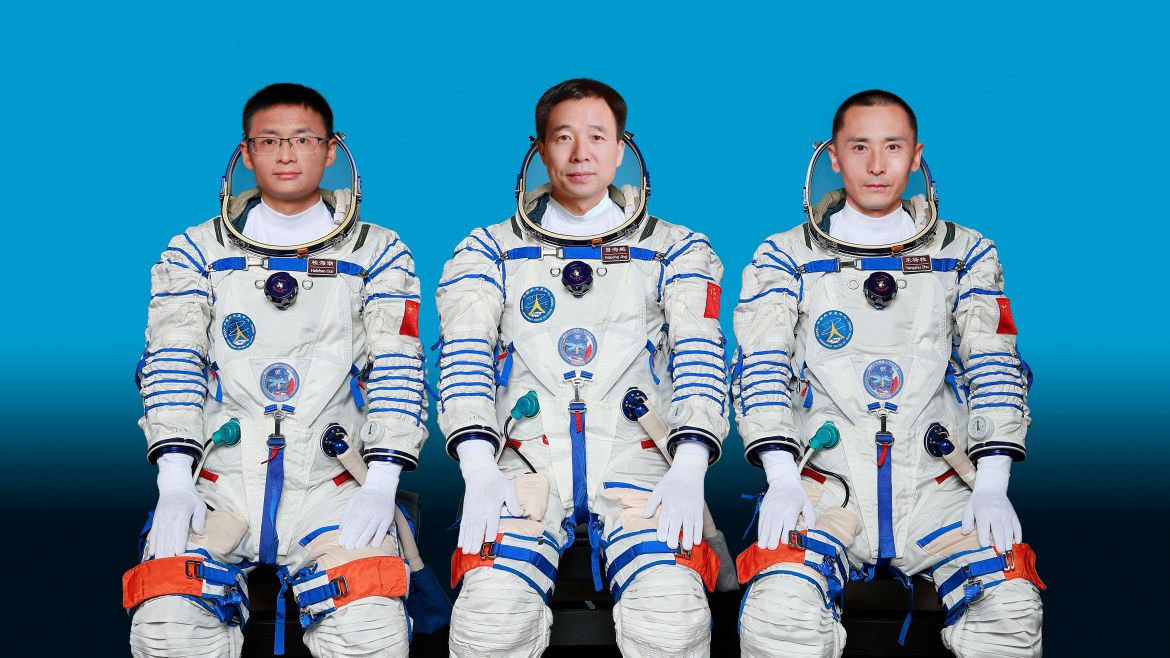 Kru Shenzhou-16 dari kiri ke kanan: Haichao, Haipeng, dan Yangzhu.