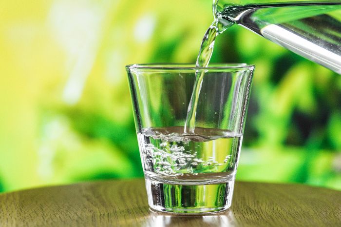 Pentingnya Hidrasi dalam Kehidupan Sehat: Manfaat Air Putih dan Cara Menjaga Asupan Cairan yang Optimal