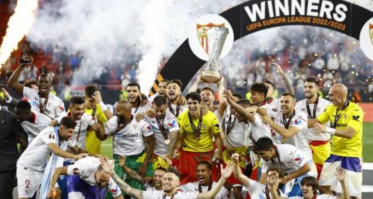 Sevilla meraih trofi Liga Europa setelah mengalahkan AS Roma 4-1 dalam drama adu penalti. 