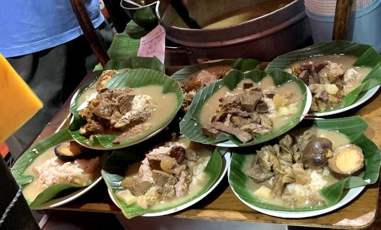 9 Kuliner Malam Semarang, Mulai dari Warung Tenda Pinggir Jalan Hingga Tempat Mewah/Nasi Gandul Pak Memet