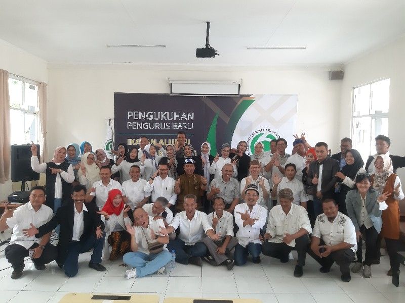 Pengurus IKA SMAN 9 Bandung periode 2023-2026 berfoto bersama