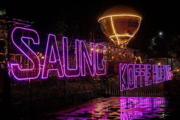 Wisata malam Saung Koffie Hideung./ instagram @saungkoffiehideung