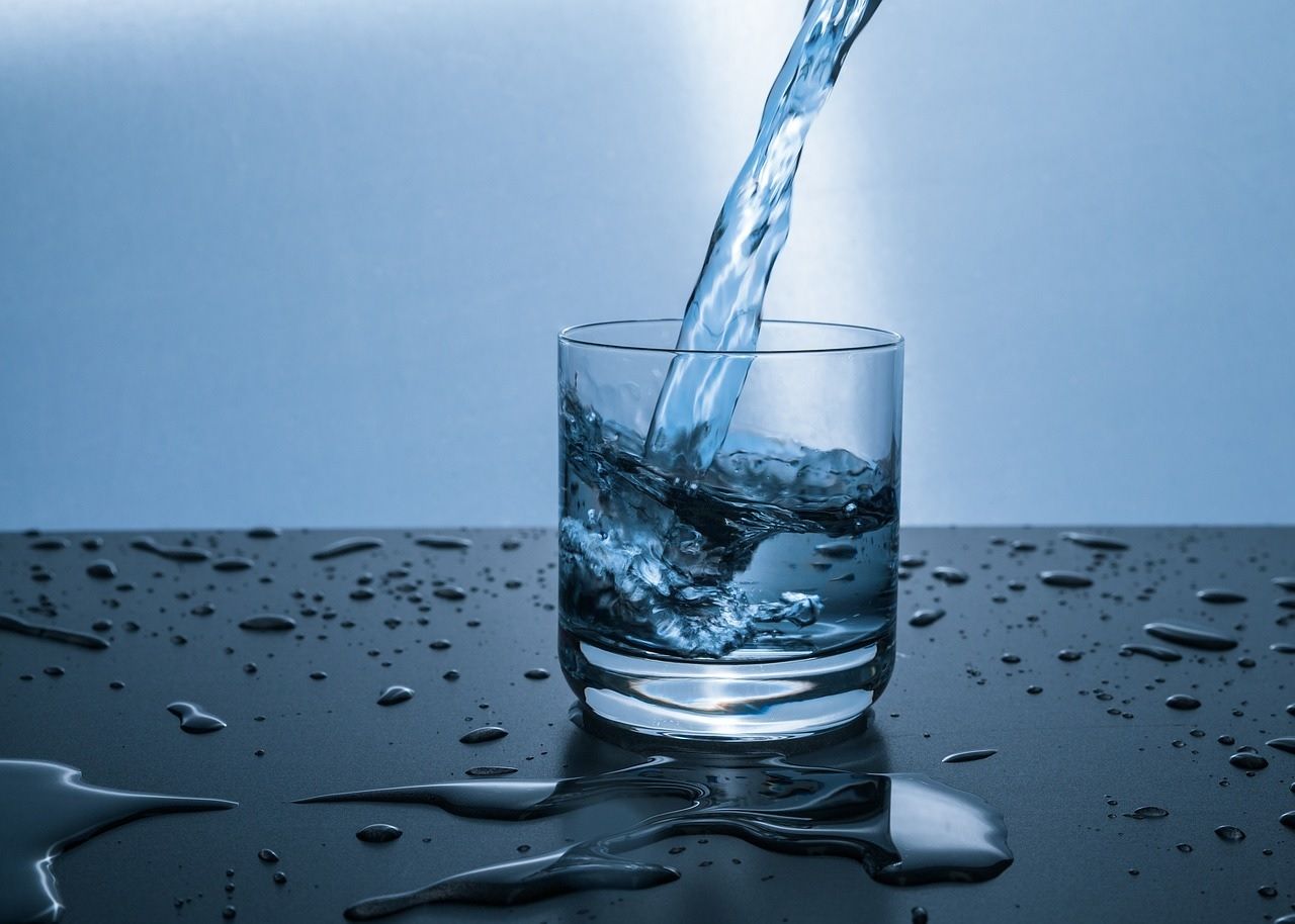 Minum Air Putih untuk Menghindari Kehausan dan Mengurangi Rasa Lapar
