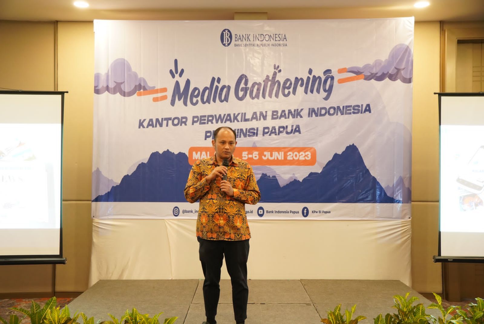 Kepala Divisi Relasi Media Massa & Opinion Maker, Departemen Komunikasi Bank Indonesia Syachman Perdymer