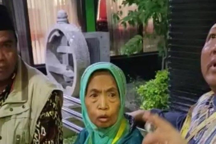 Seorang nenek bernama Salami, warga Kelurahan Bandar Kidul, Kecamatan Mojoroto, Kota Kediri, Jawa Timur, yang merupakan calon haji asal Kota Kediri, meminta untuk pulang sebelum keberangkatannya menuju Tanah Suci.