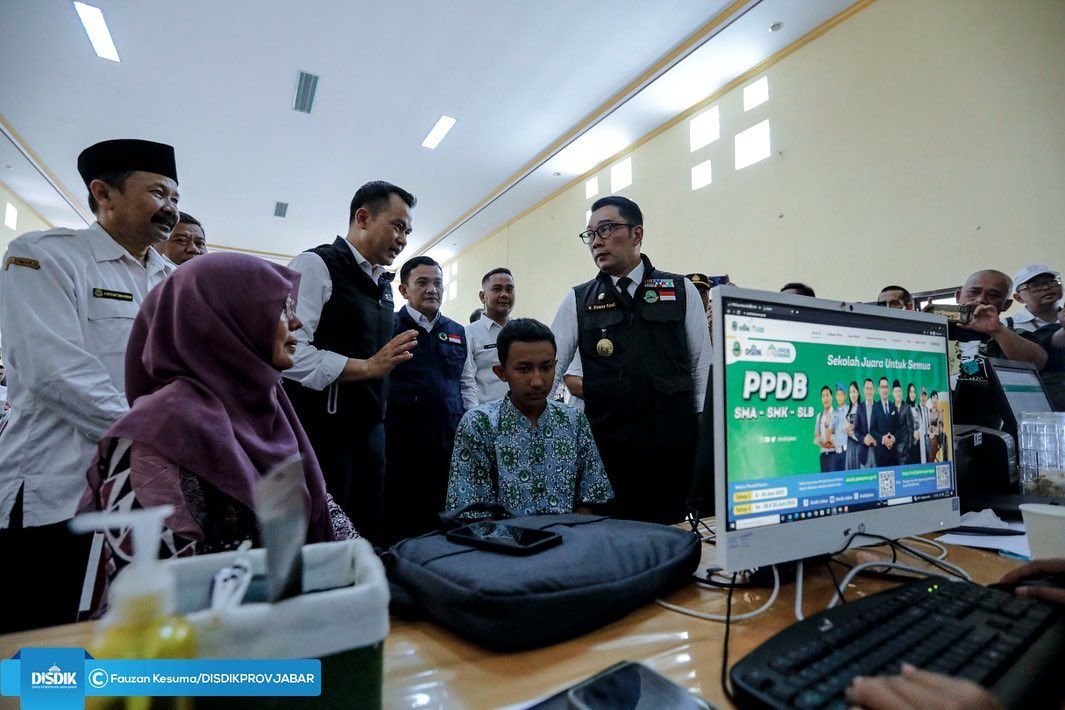 Ridwan Kamil Tinju Pelaksanaan PPDB 2023 di Majalengka. / Instagram @disdikjabar
