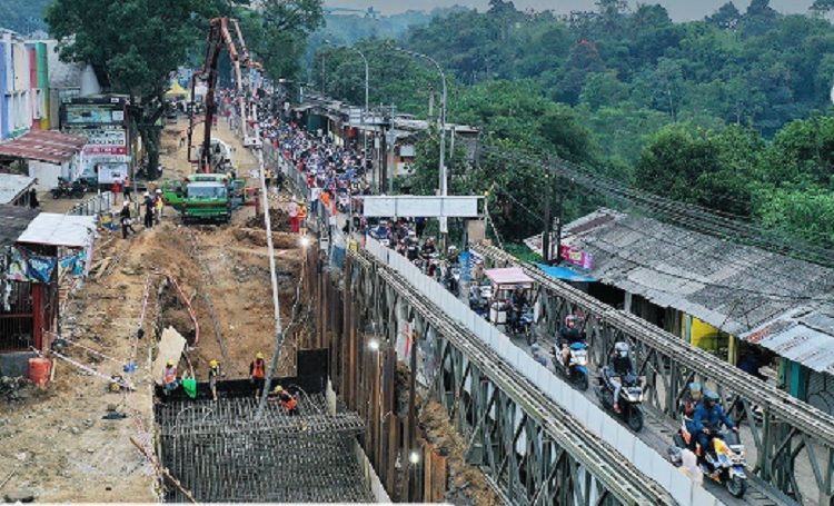 Jembatan Cikereteg Sukabumi, Bogor ditutup selama tujuh hari mulai Jumat, 9 Juni 2023.