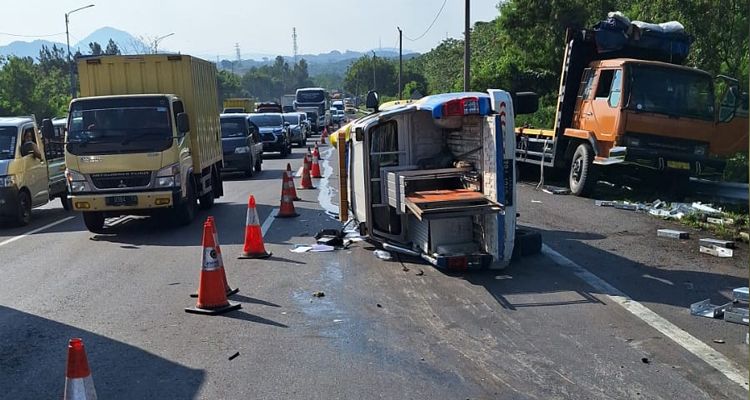 Kecelakaan di KM 91 Jalan Tol Cipularang arah Bandung, Kamis 8 Juni 2023 siang libatkan tiga kendaraan