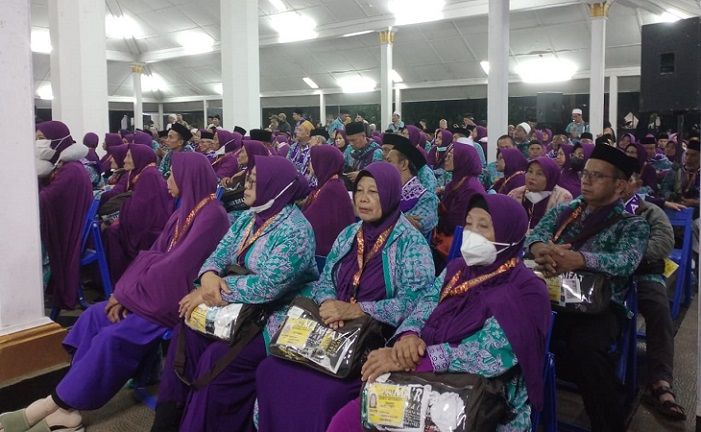Sejumlah 385 jemaah haji asal Kabupaten Lebak, Banten, diberangkatkan Kamis, di Pendopo Alun-alun Rangkasbitung, 8 Juni 2023.