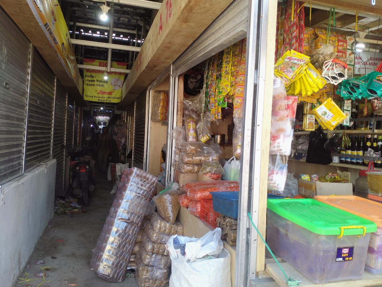 Tempat relokasi untuk pedagang saat dilakukan revitalisasi Pasar Banjaran./ Feby Syarifah - GalamediaNews