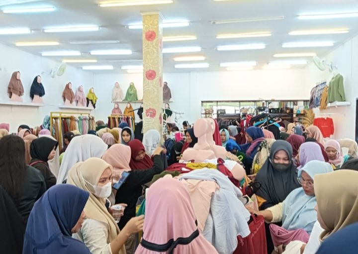 Suasana Rumah Hijab Ummu Hafidz diserbut warga Bolsel